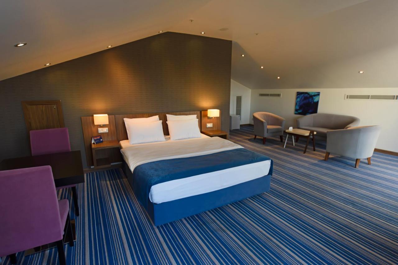 Holiday Inn Express Istanbul-Altunizade By Ihg Exterior foto