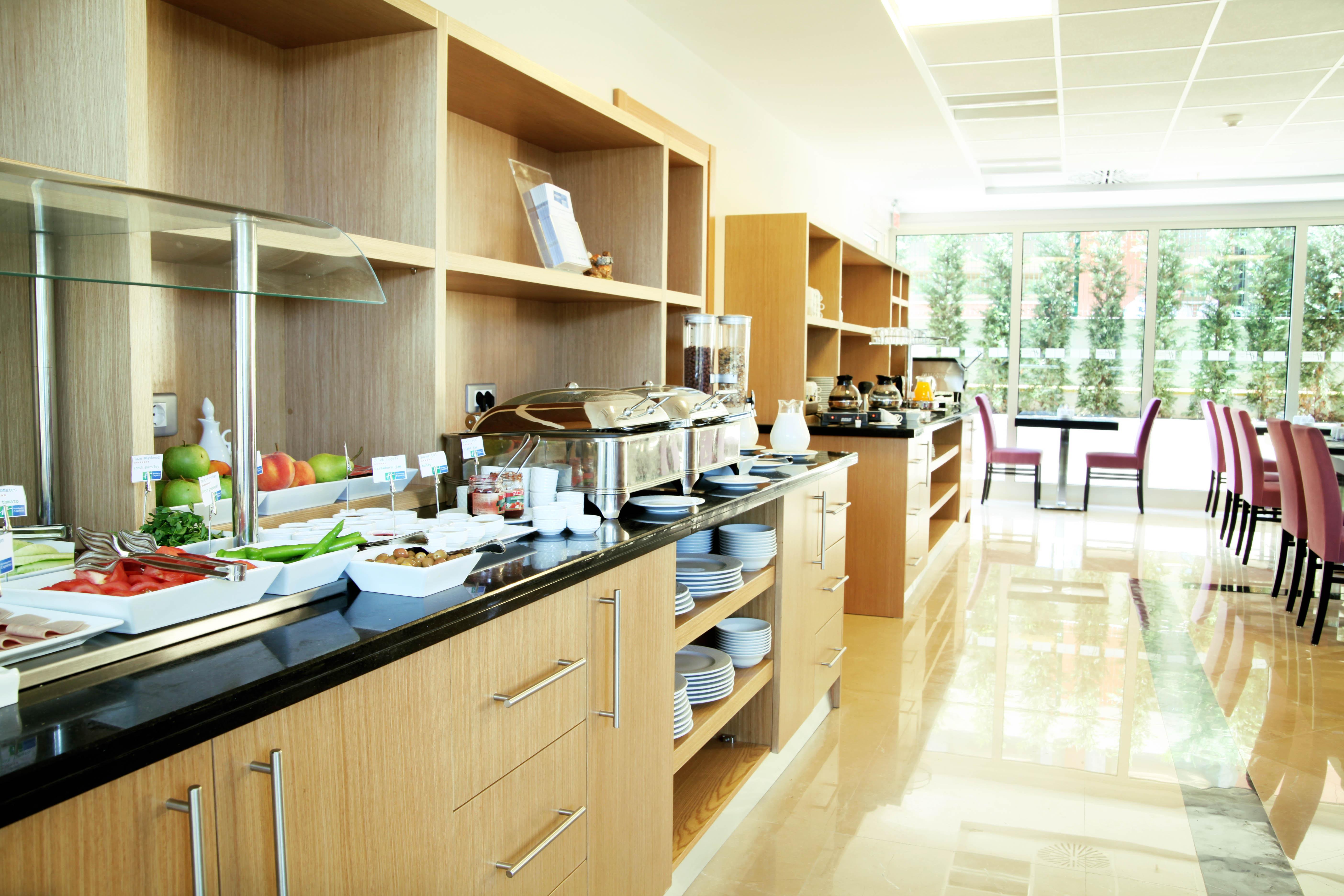Holiday Inn Express Istanbul-Altunizade By Ihg Exterior foto