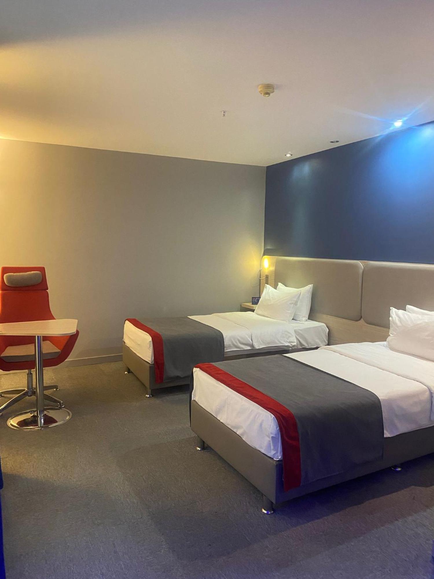 Holiday Inn Express Istanbul-Altunizade By Ihg Exterior foto