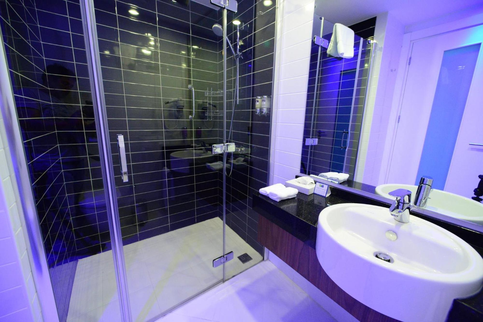 Holiday Inn Express Istanbul-Altunizade By Ihg Exterior foto