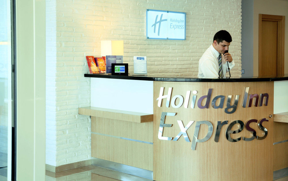 Holiday Inn Express Istanbul-Altunizade By Ihg Exterior foto