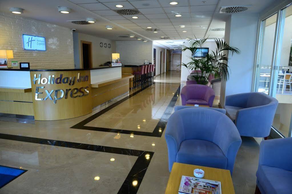 Holiday Inn Express Istanbul-Altunizade By Ihg Exterior foto