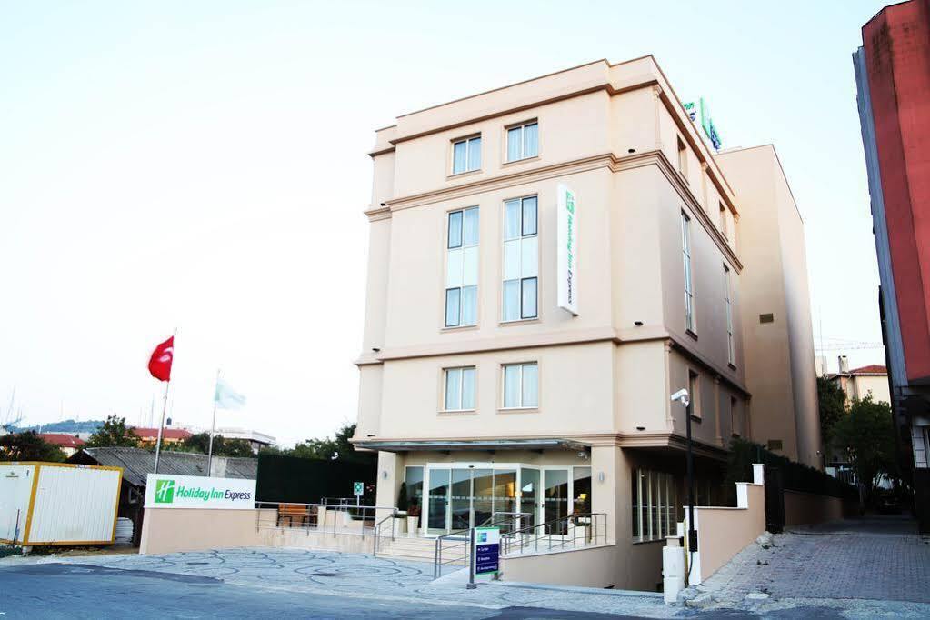 Holiday Inn Express Istanbul-Altunizade By Ihg Exterior foto