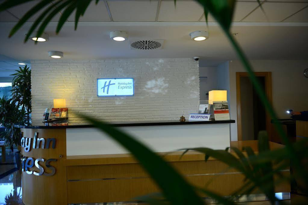 Holiday Inn Express Istanbul-Altunizade By Ihg Exterior foto