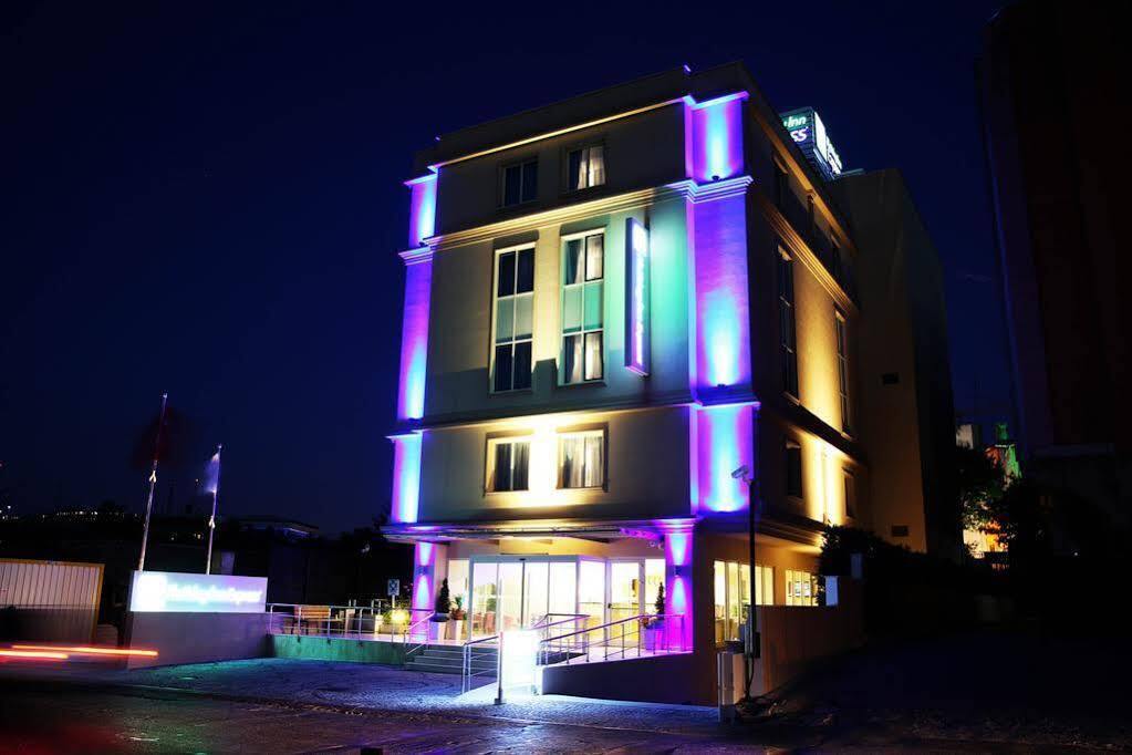 Holiday Inn Express Istanbul-Altunizade By Ihg Exterior foto